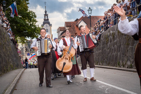 52. Dnevi narodnih noš_povorka (55)